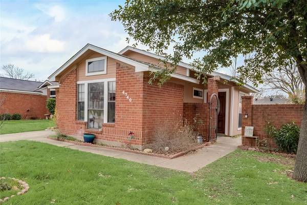 4740 Poppy Drive E, Fort Worth, TX 76137