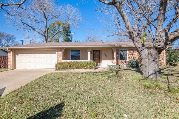 1020 Barber Street, Hurst, TX 76053