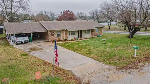 320 Hoffman Drive,  Dublin,  TX 76446