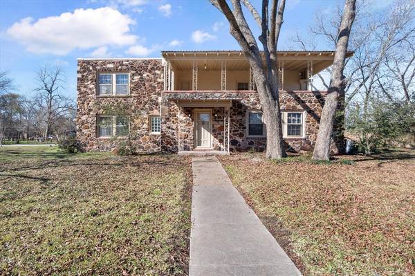 201 N 4th Street, Wortham, TX 76693