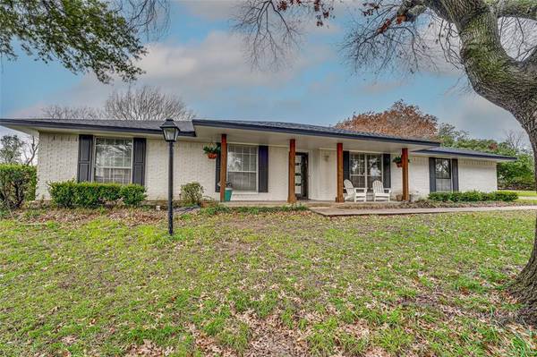 424 S Falling Leaves Drive,  Waxahachie,  TX 75167