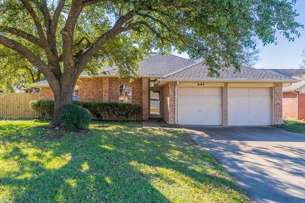 931 Brookside Drive, Cedar Hill, TX 75104