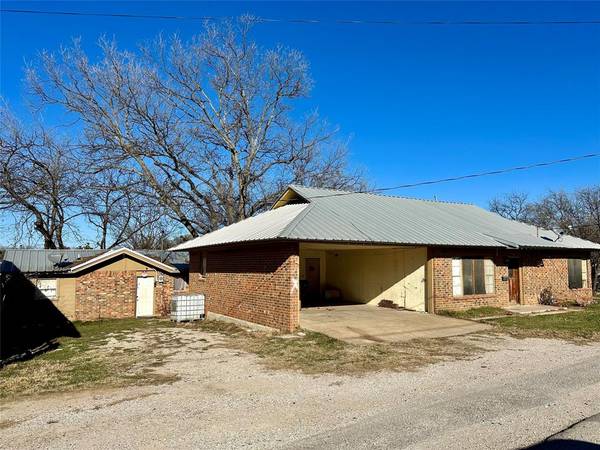 133 E Lowe Avenue,  De Leon,  TX 76444