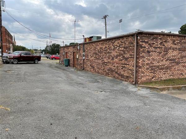 Sherman, TX 75090,423 N Rusk Street