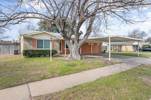 820 Opal Street, Saginaw, TX 76179