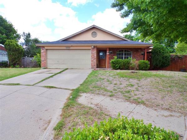 5906 Lakey Drive, Arlington, TX 76018