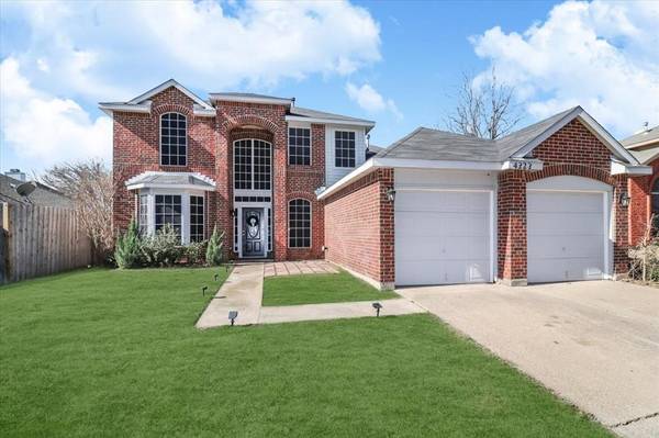 4323 Briar Hill Drive, Grand Prairie, TX 75052