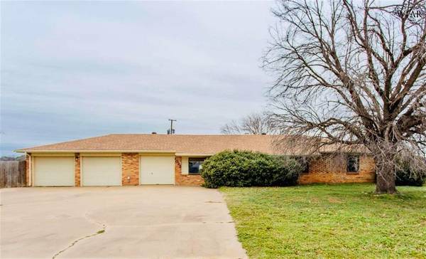 1023 W Beverly Loop, Burkburnett, TX 76354