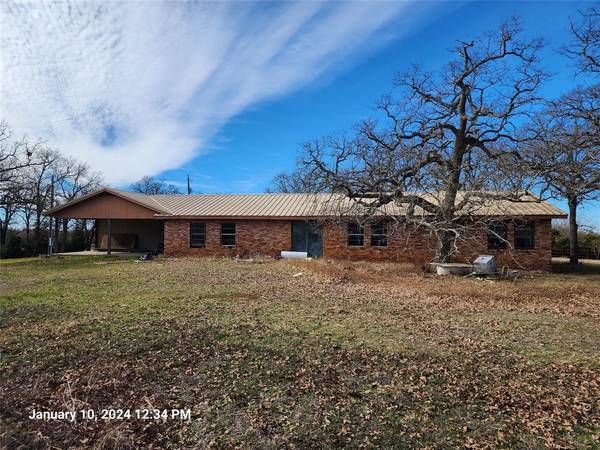 232 County Road 251,  Valley View,  TX 76272