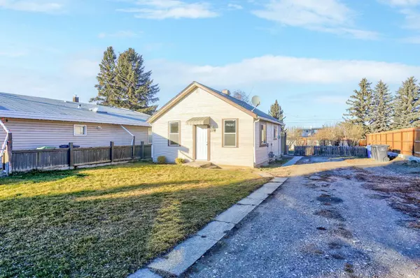 Coaldale, AB T1M 1J1,2214 21 AVE