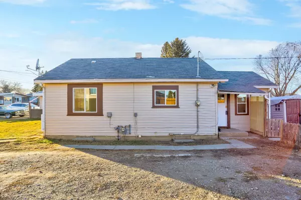 Coaldale, AB T1M 1J1,2214 21 AVE