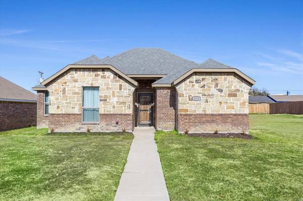 3308 Kari Lane,  Greenville,  TX 75402