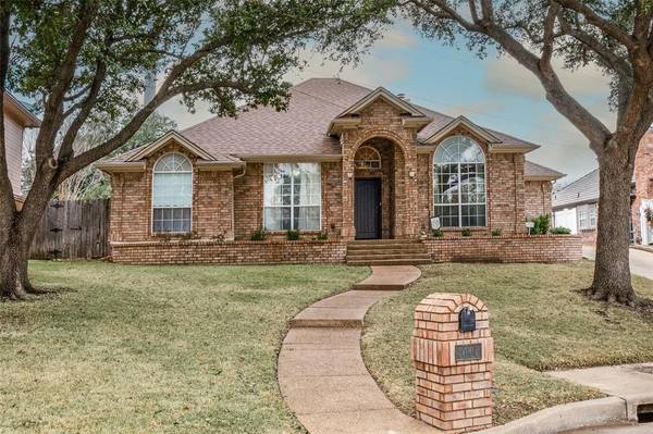 3105 Phillip Drive, Hurst, TX 76054