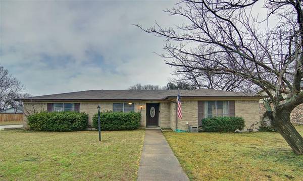 301 SE Gardens Boulevard, Burleson, TX 76028