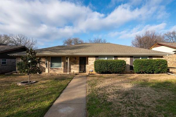 121 Peyton Place, Arlington, TX 76010