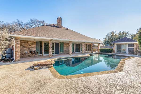 2714 Shadow Wood Drive, Arlington, TX 76006