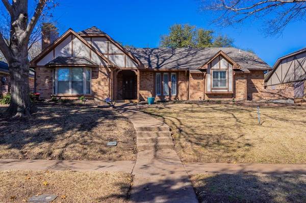 2111 Chestnut Hill Lane, Richardson, TX 75082