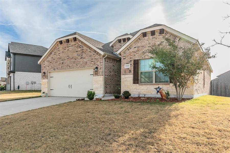 129 Creekside Drive, Sanger, TX 76266