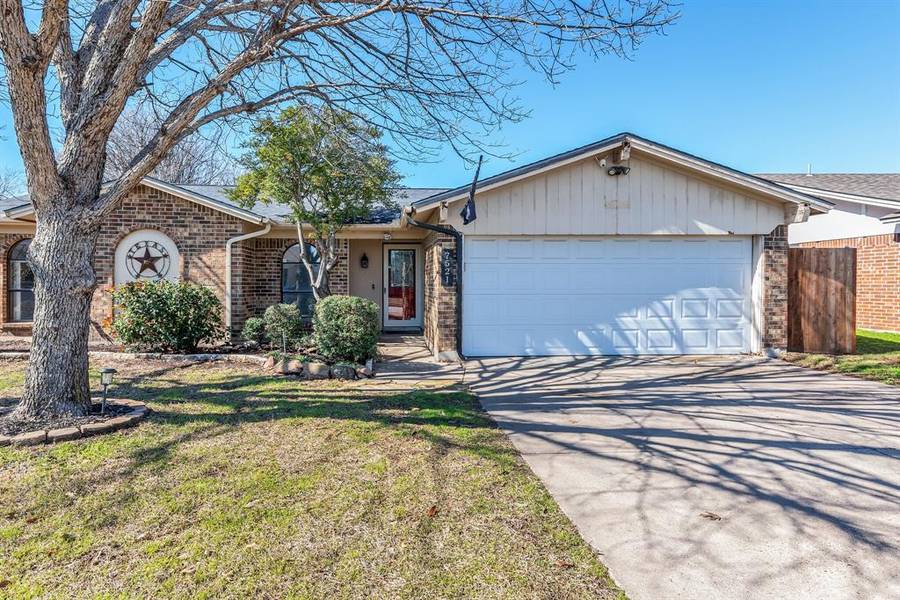 7521 Meadowlark Lane N, Watauga, TX 76148