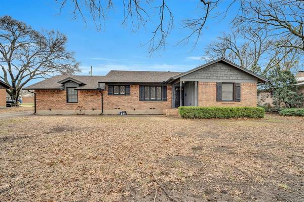 303 Monticello Drive, Waxahachie, TX 75165