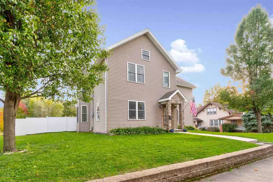 717 W Main, Washington, IA 52353