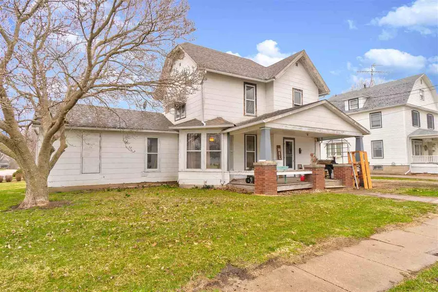 221 S Avenue D, Washington, IA 52353