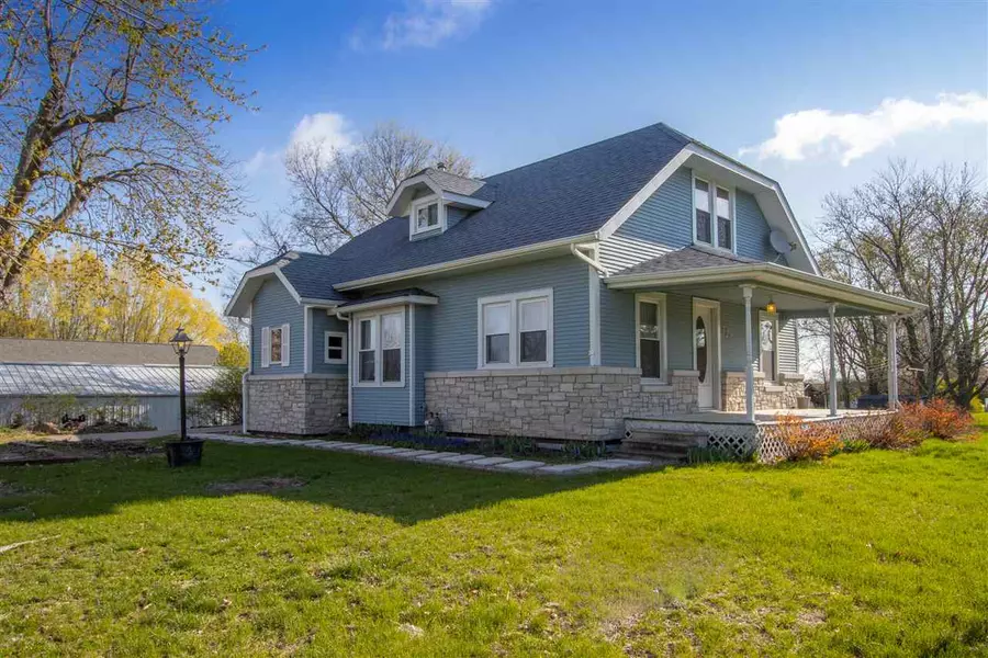 720 13th St, Wellman, IA 52356