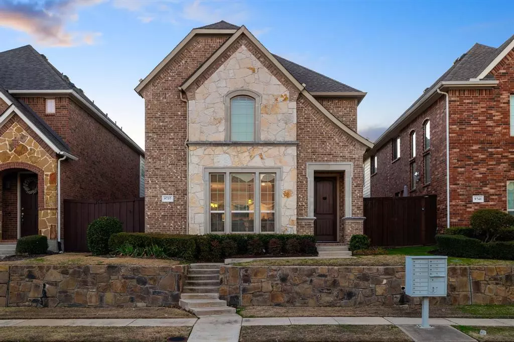 Plano, TX 75025,9737 Lightcatcher Drive