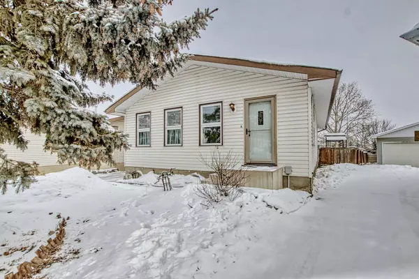 Airdrie, AB T4B 1Y2,60 Summerfield Close SW