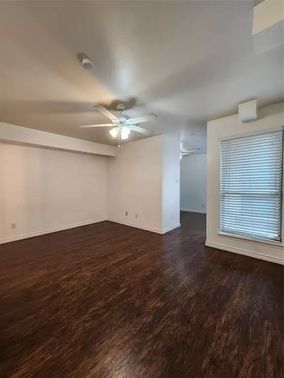 Dallas, TX 75243,9829 Walnut Street #307