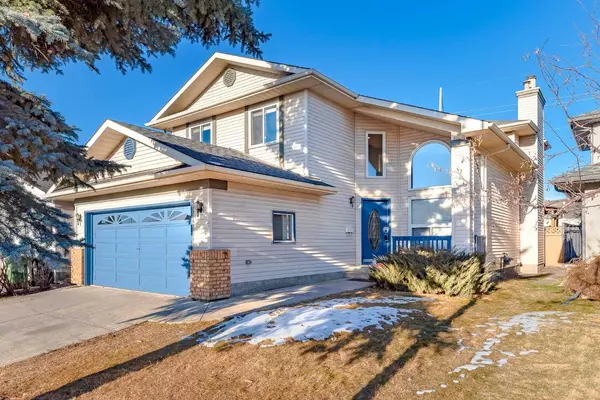 Calgary, AB T2Z 1W4,137 Douglasbank WAY SE