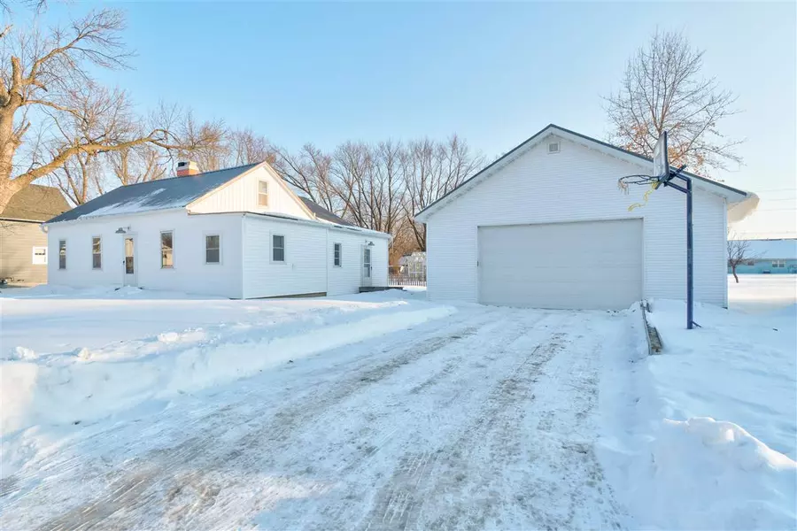 210 B Ave, Kalona, IA 52353