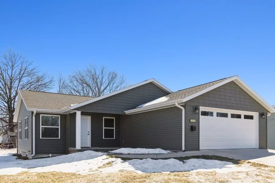 1014 N 2nd Ave, Washington, IA 52353