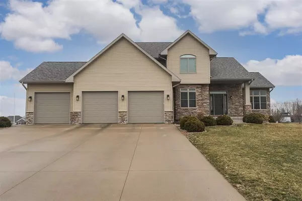 5802 Prairie Grass Ln, Cedar Rapids, IA 52411