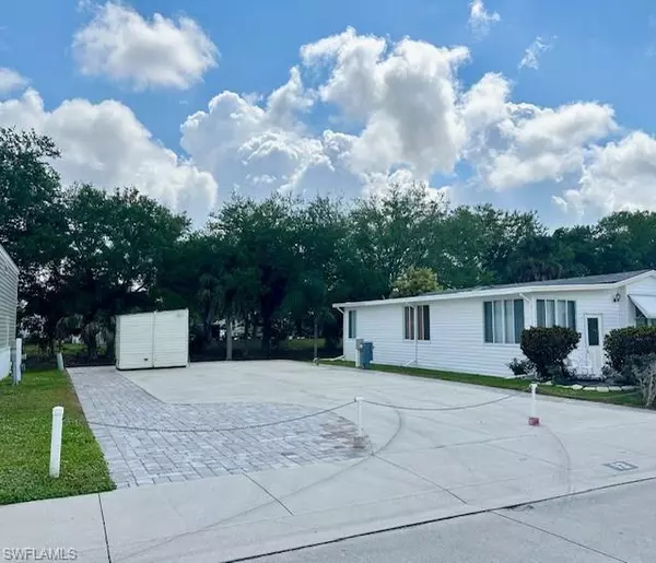 13 Bass LN, Naples, FL 34114