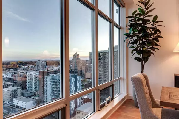 Calgary, AB T2R 0B1,530 12 AVE SW #PH1904