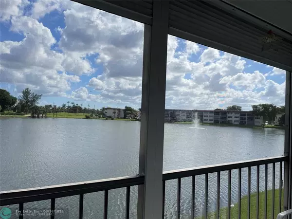 Pembroke Pines, FL 33025,9400 N Hollybrook Lake Dr  #203