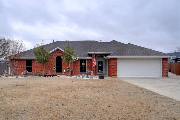 318 Edgewood Street,  Krum,  TX 76249