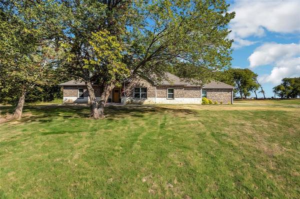 146 Whispering Winds Drive, Gunter, TX 75058