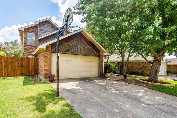 6028 Hillglen Drive, Watauga, TX 76148