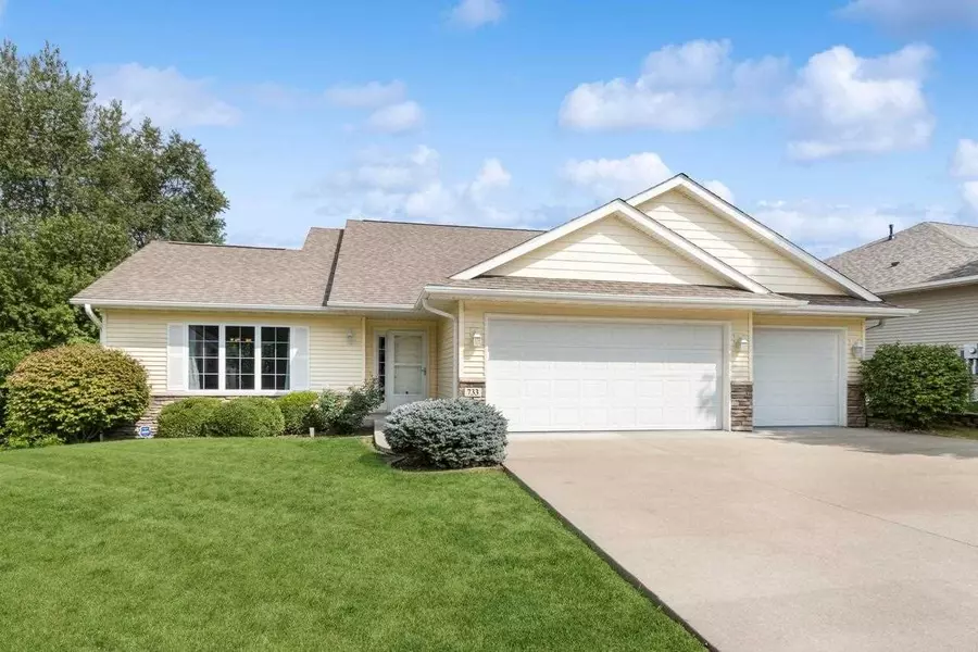 733 Galway Dr, Iowa City, IA 52246