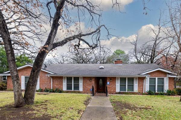 3104 Cambridge Drive, Arlington, TX 76013