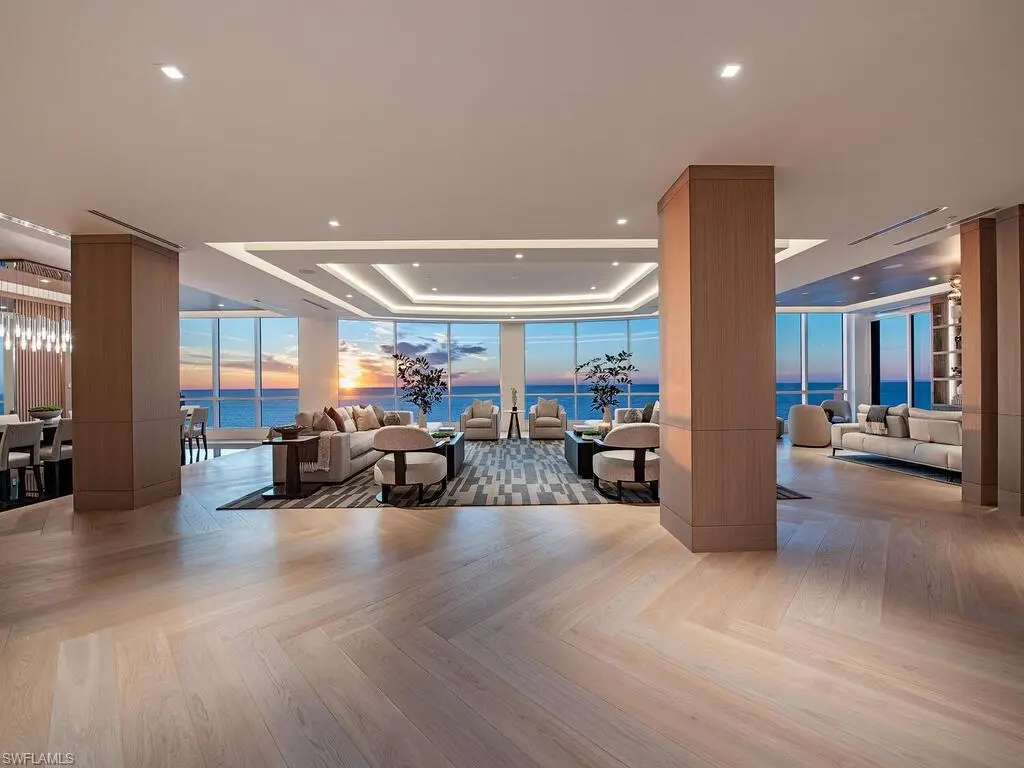 81 Seagate DR PH20, Naples, FL 34103