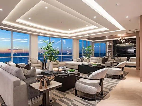 81 Seagate DR PH20, Naples, FL 34103