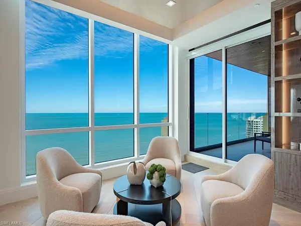 81 Seagate DR PH20, Naples, FL 34103