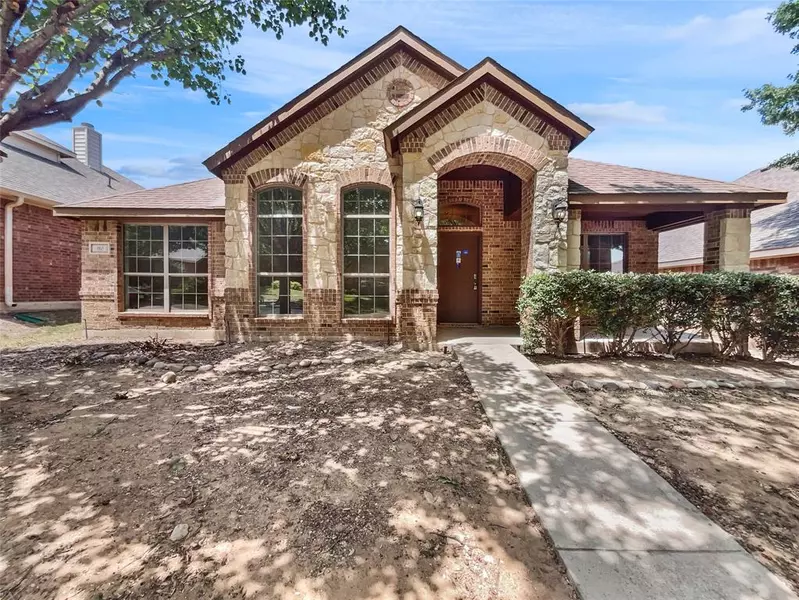 310 Village Drive, Red Oak, TX 75154