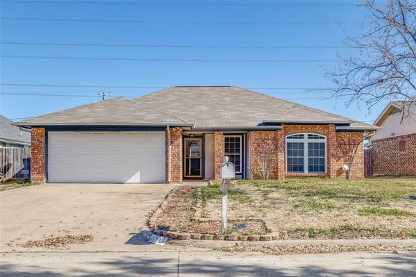 6517 Country Creek Drive, Arlington, TX 76001