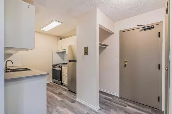 Calgary, AB T2R0J5,1011 12 AVE SW #608