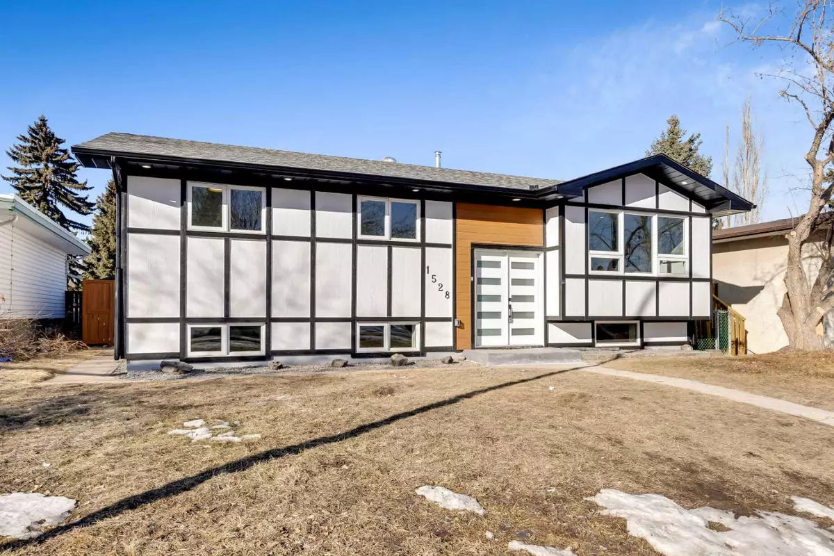 Calgary, AB T2W 0E1,1528 110 Ave SW