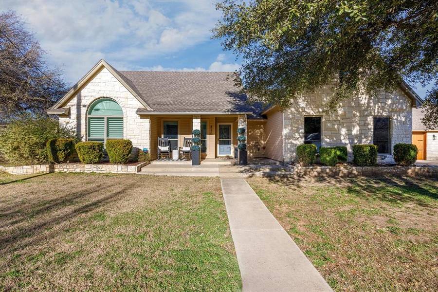 820 Woodhaven Court, Granbury, TX 76048